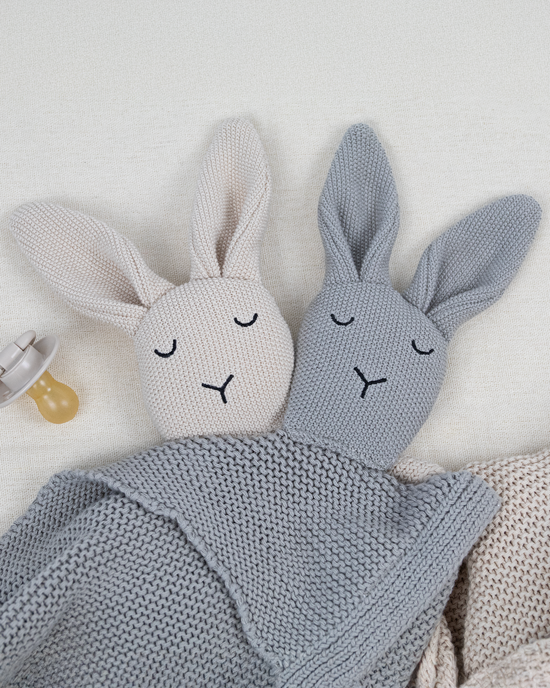 Baby Kuscheldecke mit Hasenkopf Grau
