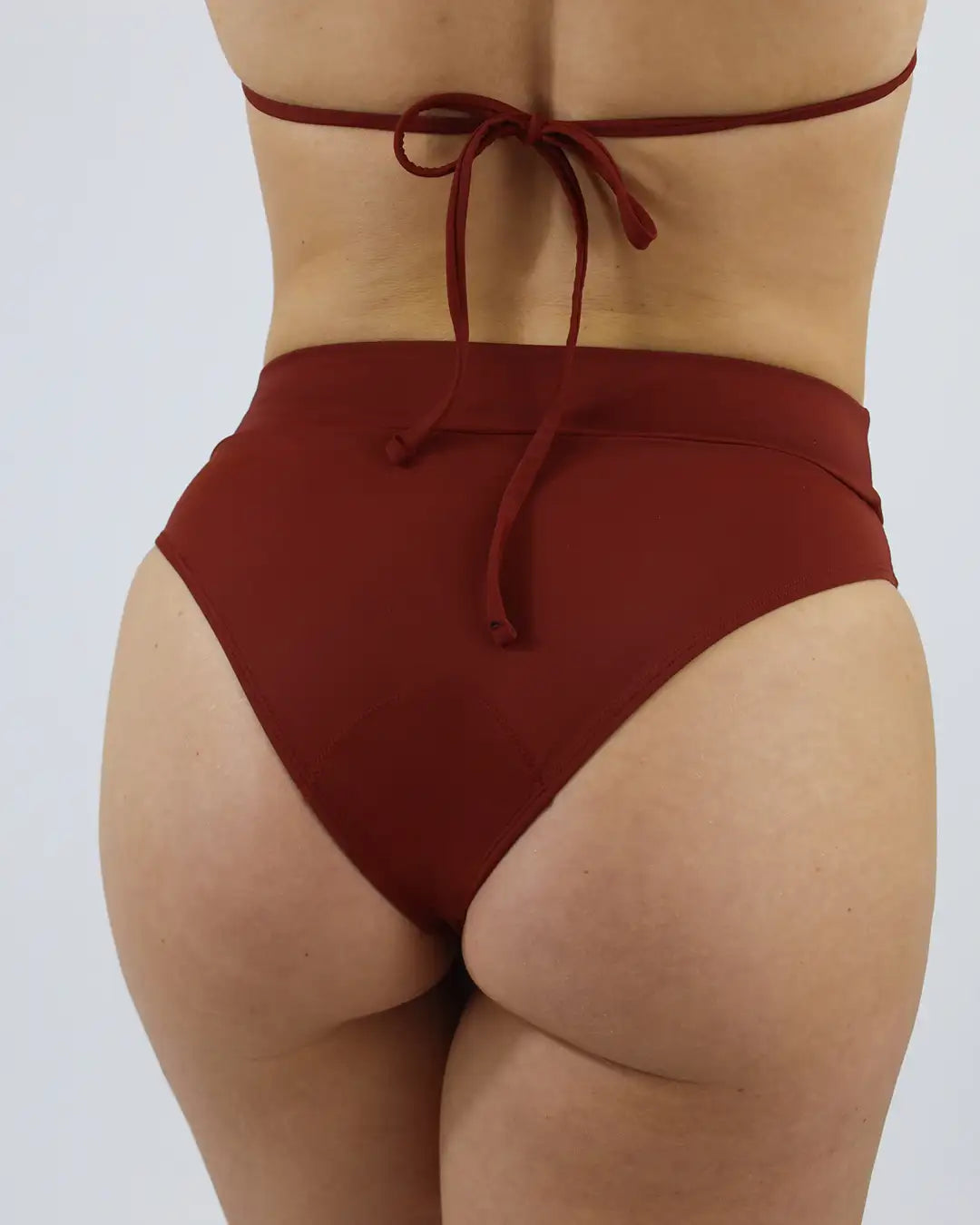 MYLILY Perioden Bikinhose Basic Slip von hinten. Bademode für Damen perfekt für den Strand oder am Pool