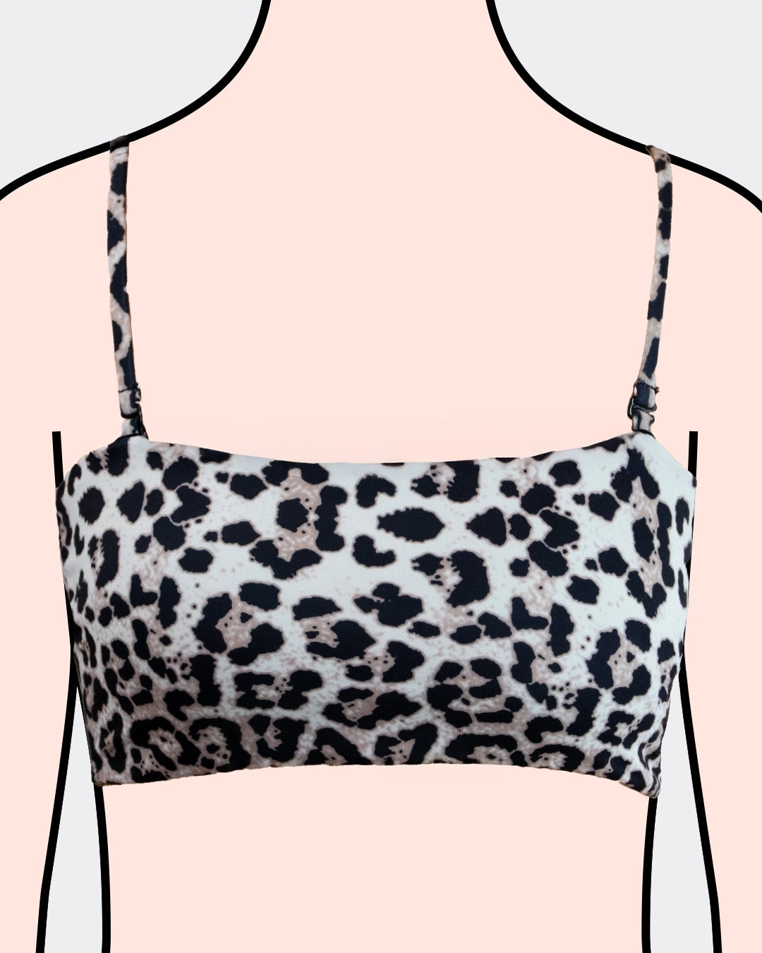 Teens Bikini Oberteil Bandeau mit Leo-Print mit abnehmbaren Trägern auf gezeichnetem Model.