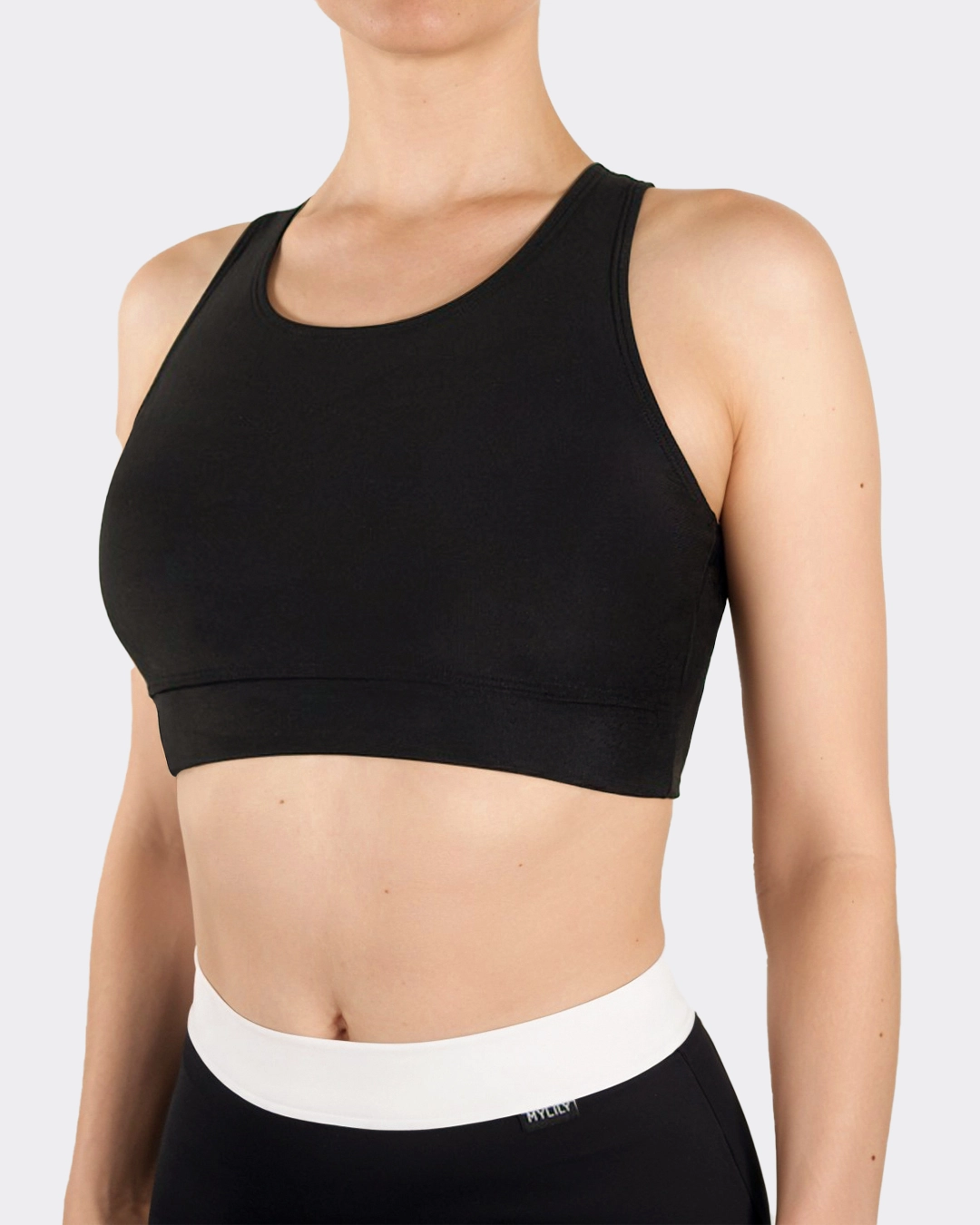 Das schwarze Teens Bustier Bikini Oberteil von MYLILY. Detaillierte Ansicht von schräg vorne.