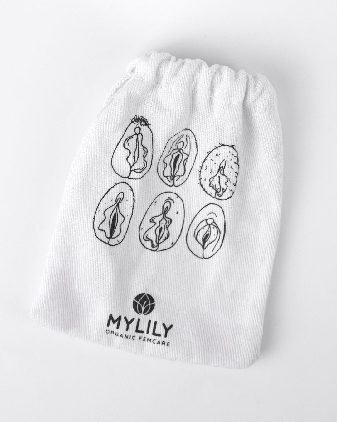 Nachhaltiger Stoffbeutel von MYLILY mit Vulva-Illustrationen zur Aufbewahrung von Menstruationstassen – umweltfreundliches Periodenzubehör.