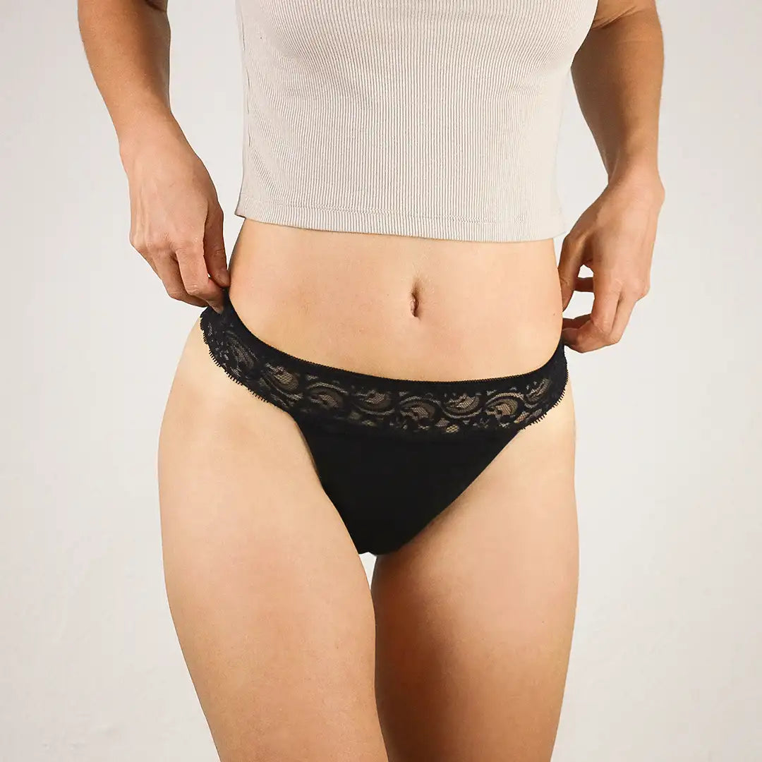 Der MYLILY Perioden Tanga mit sexy Spitze ist so Saugstark wie 2 Tampons. Menstruationsunterwäsche für leichte Tage und leichte Blutungen. Besonders schönes Modell mit Spitze.