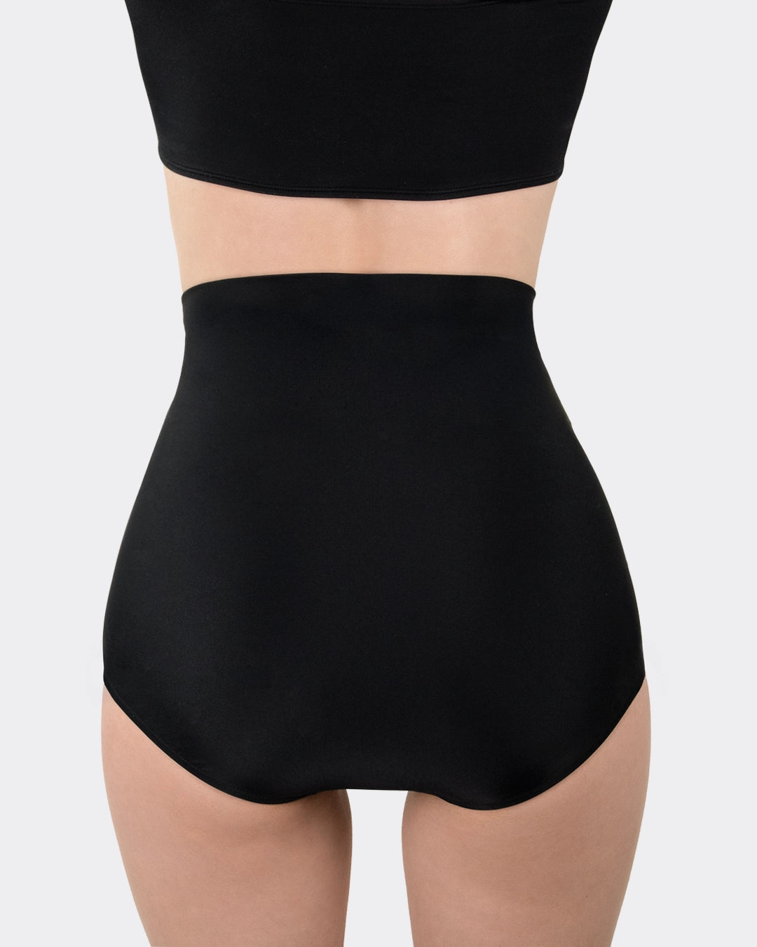 Ansicht von hinten auf die Shaping Bikini Hose in schwarz.