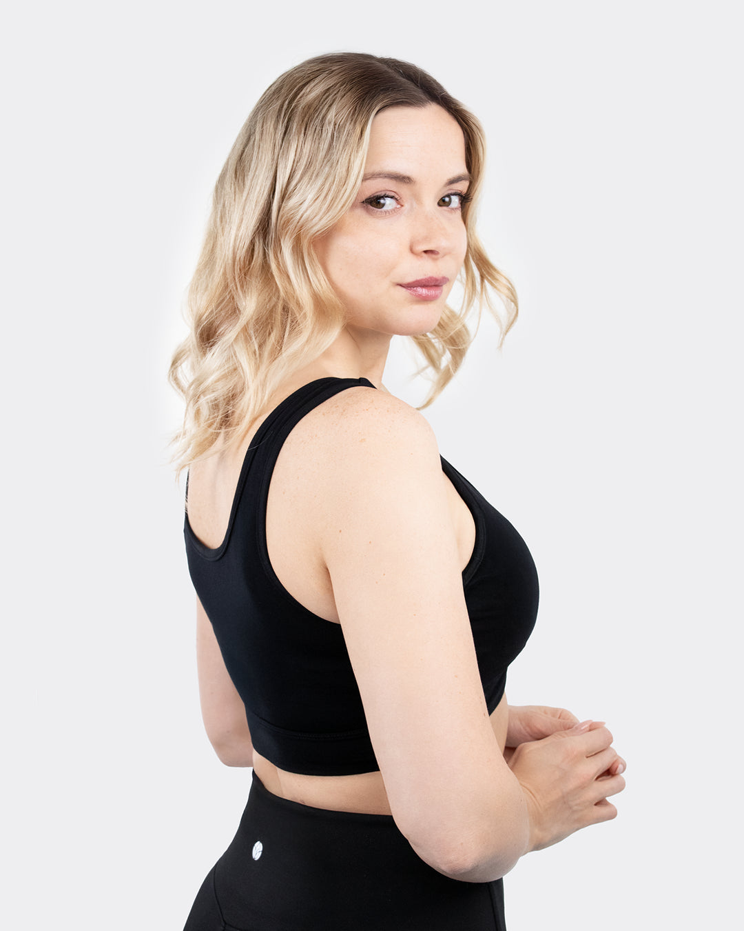 Mylily Still-BH schwarz Seitenansicht – nahtloser Umstands-BH mit breiten Trägern für optimalen Halt