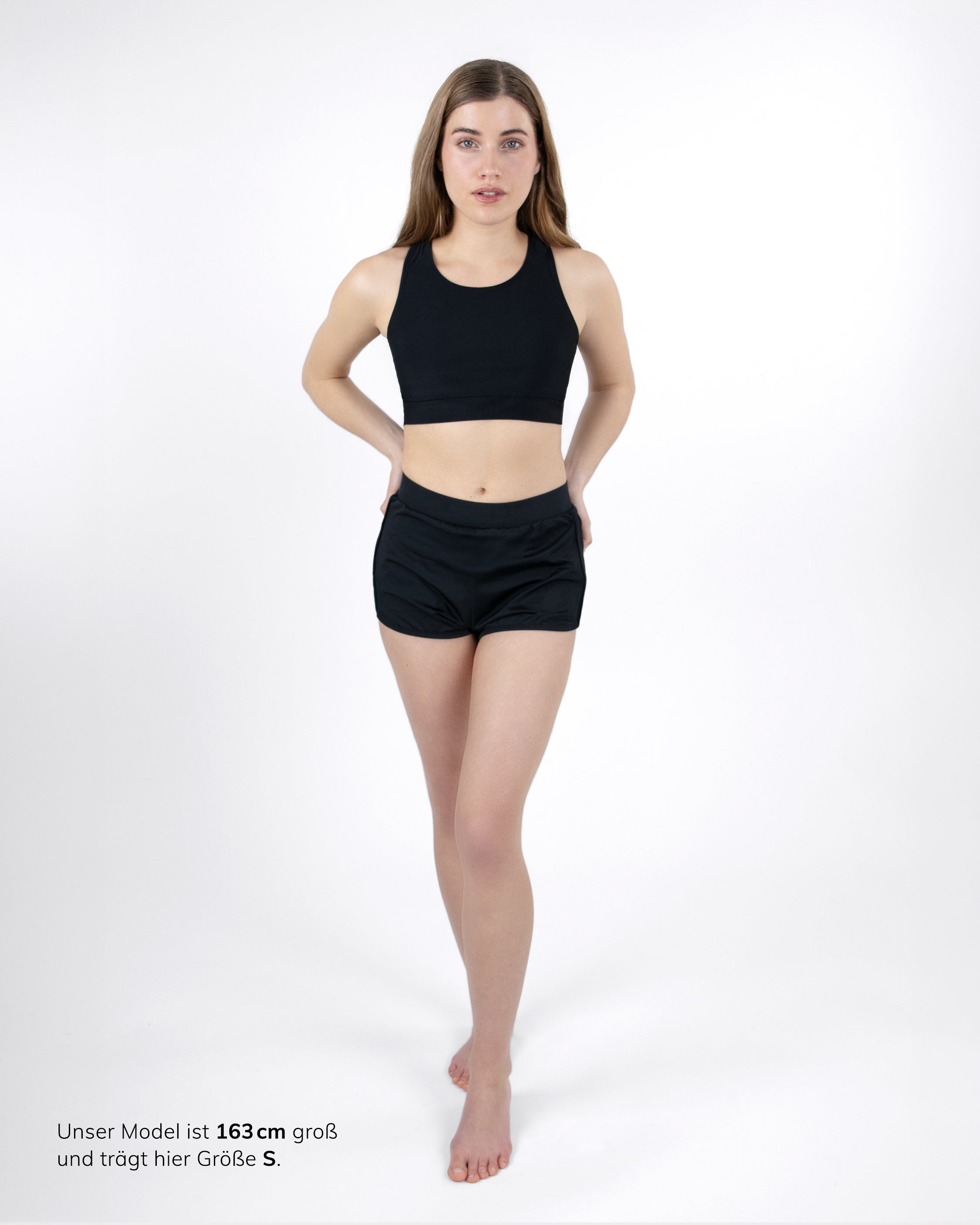 MYLILY Teens Perioden Badeshorts Schwarz – Ganzkörperansicht mit Racerback-Top, Größe S