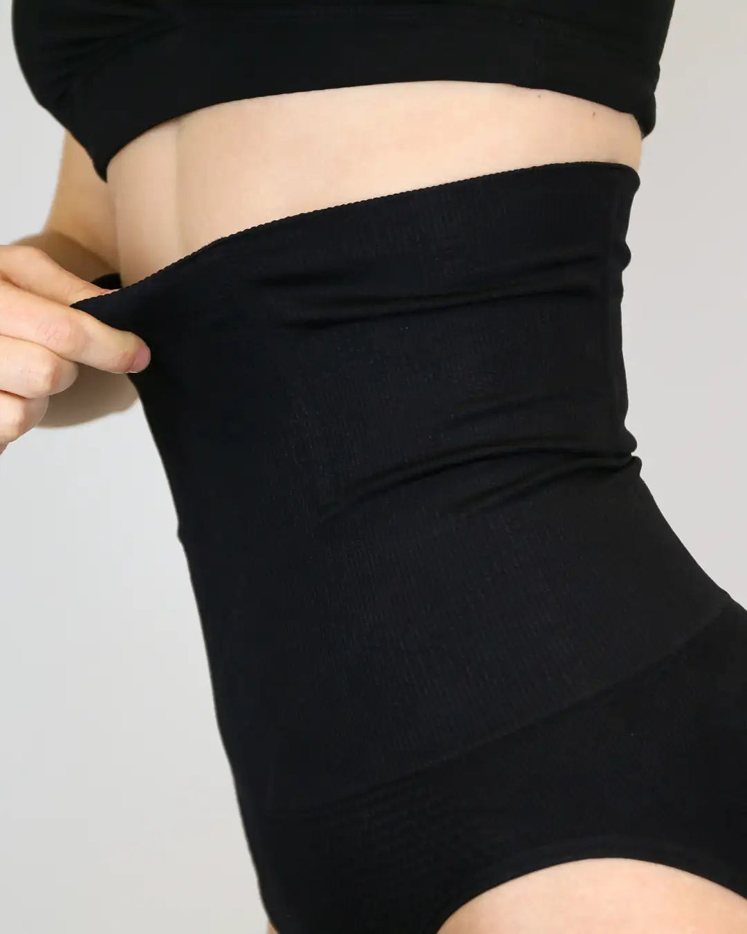 Bequeme Shape Wear die sich anpasst im Alltag, Wochenbett, Rückbildung. Ohne rutschen und ohne aufrollen. #farbe_schwarz