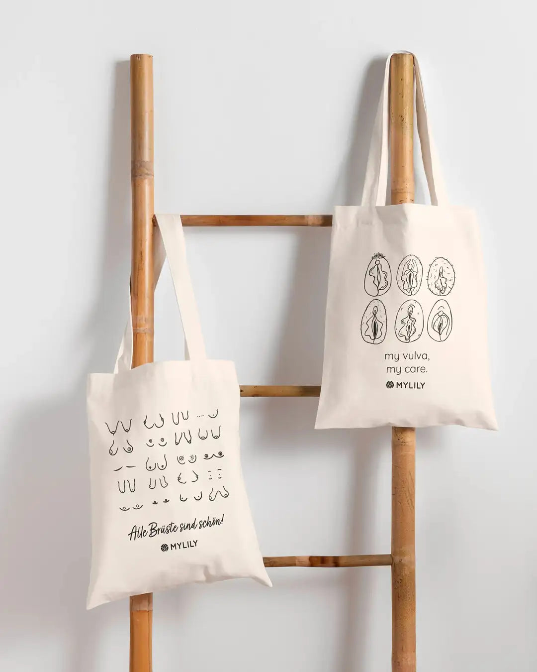 Jutebeutel aus Baumwolle in verschiedenen Designs. Sie haben lange Henkel mit Muster aus Brüste & Vulven