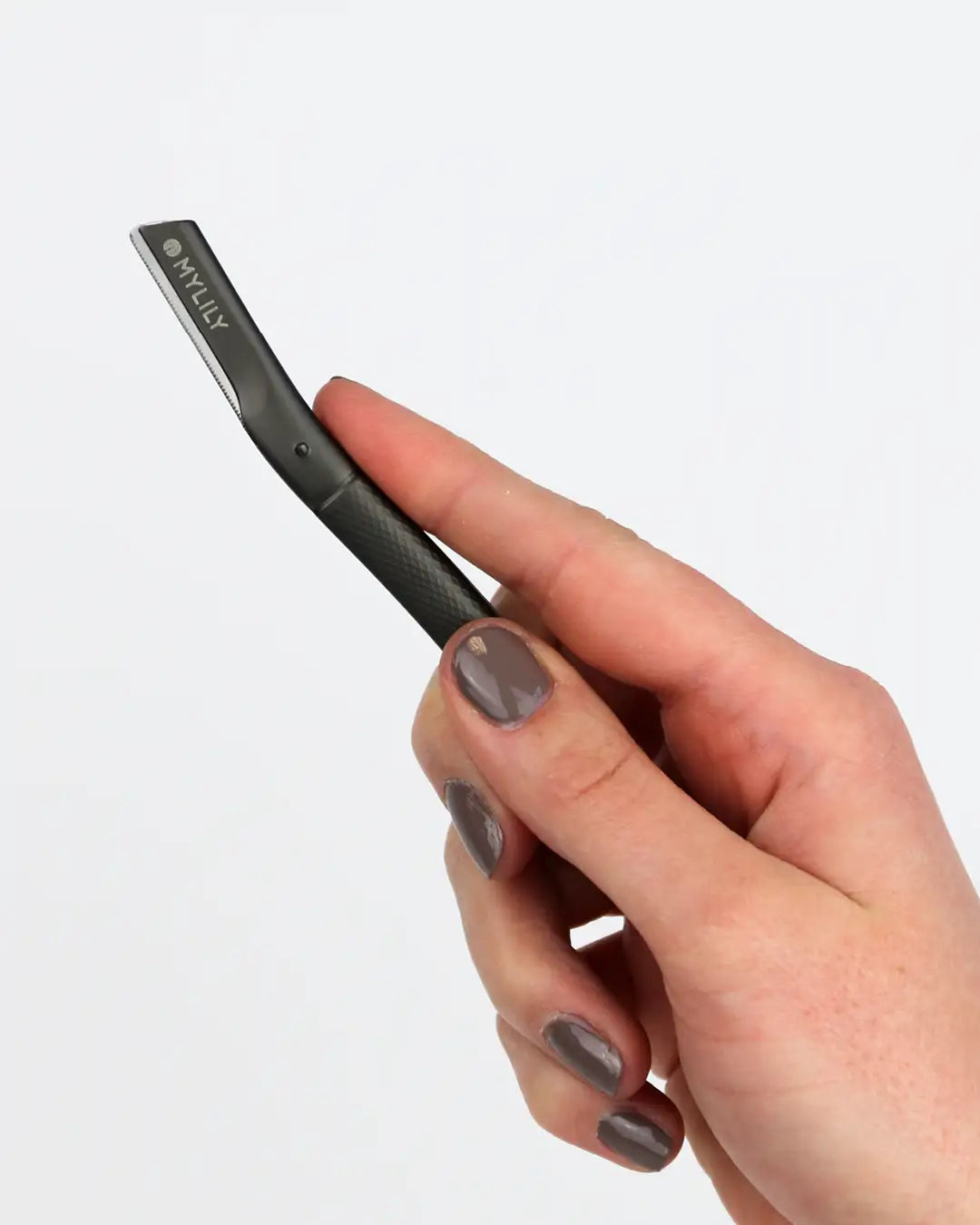 Augenbrauenrasierer in Metallic Schwarz für eine sanfte Rasur.