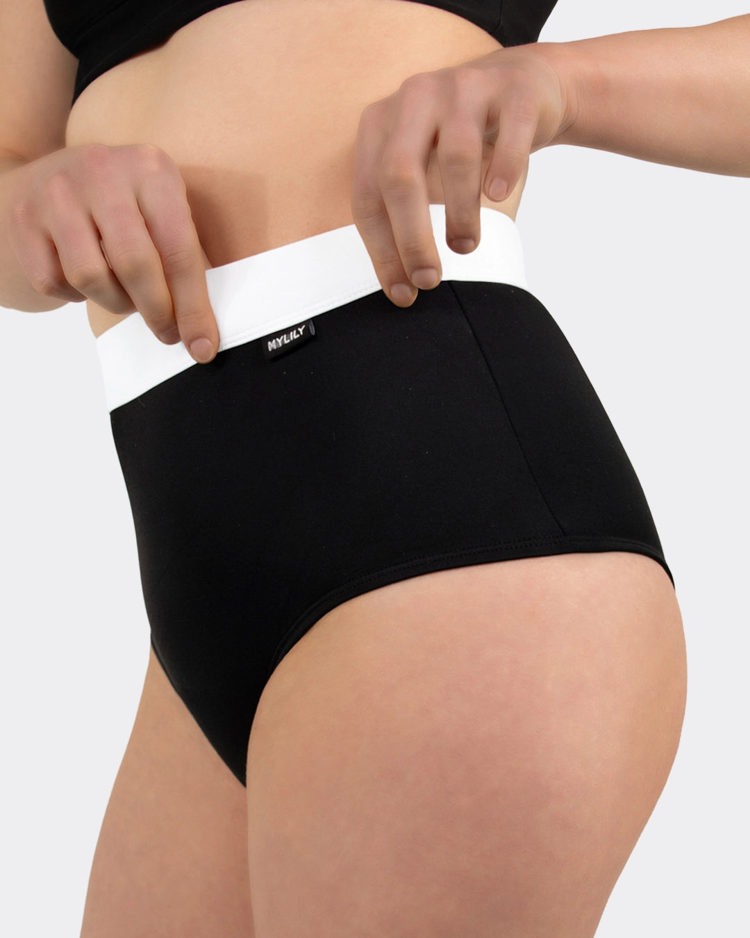 Perioden Bikinhose High Waist schwarz mit weißem Bund in detaillierter Seiten-Ansicht.