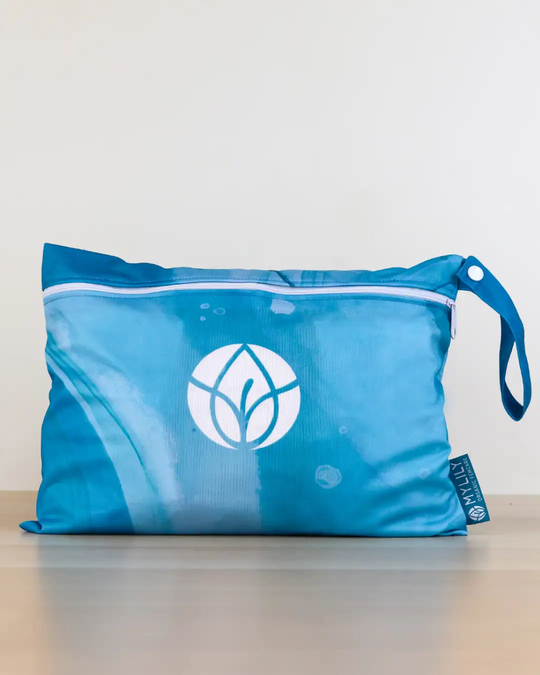 Wetbag groß. Nachhaltig, praktisch und wasserfest. Die Nasstasche ist aus hochwertigem Material für Periodenunterwäsche.