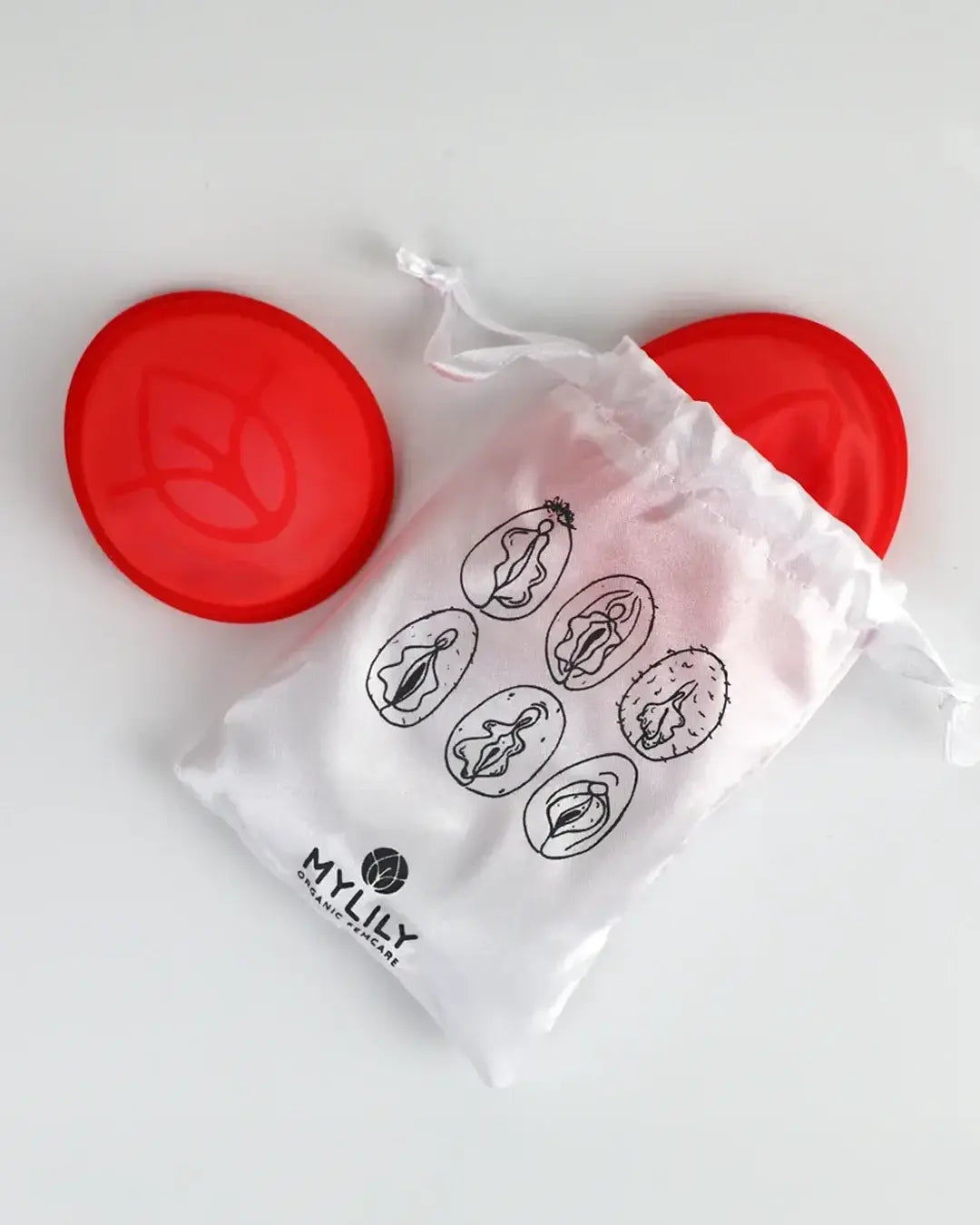 MYLILY Menstruationsdisks in Rot mit weißem Aufbewahrungsbeutel, verziert mit Illustrationen, nachhaltig und BPA-frei