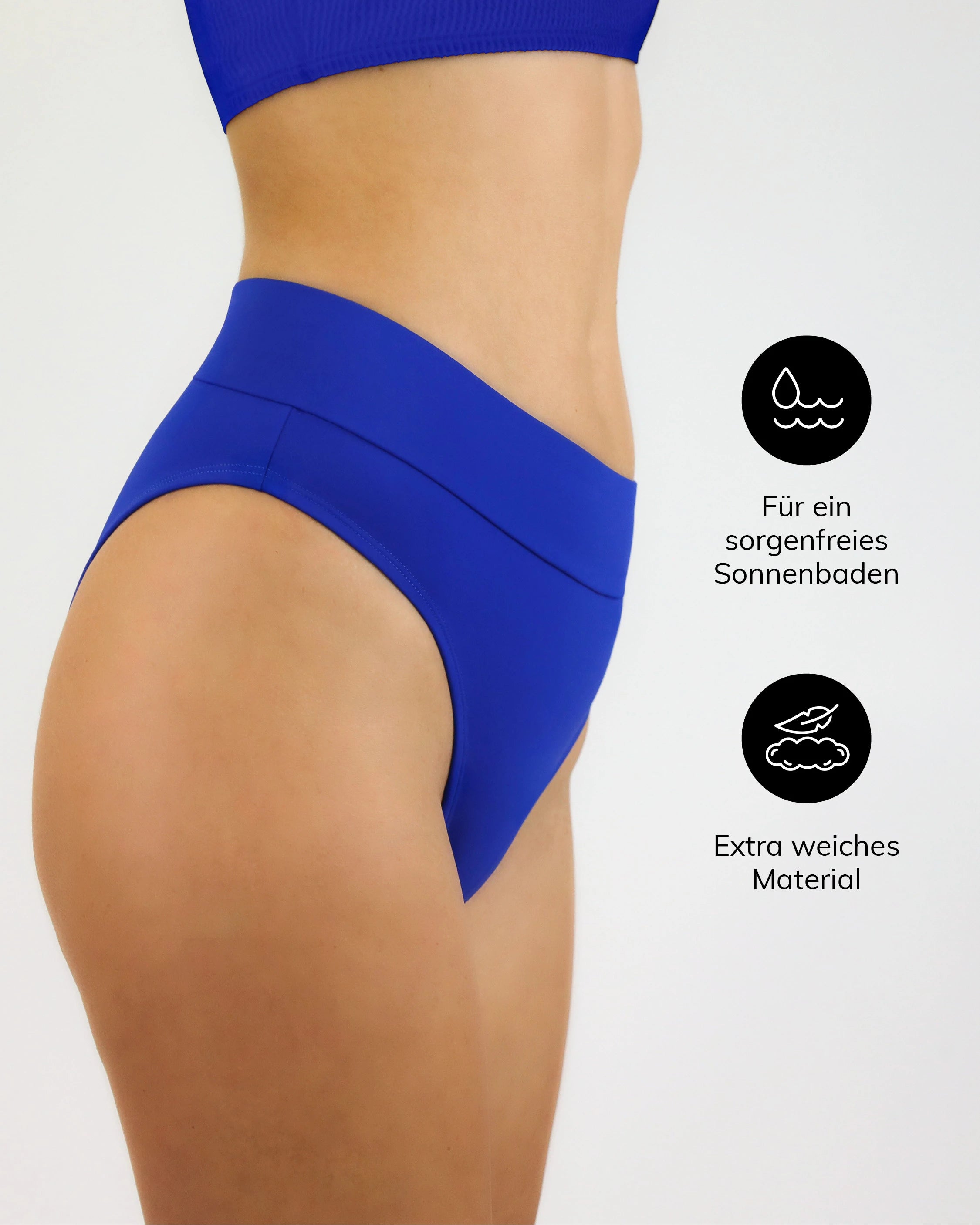 Die Bikinihose Basic Slip in royalblau ist aus extra weichem Material angefertigt für ein entspanntes Badeerlebnis.