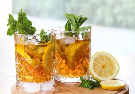 Erfrischender und natürlicher MYLILY Bio-Tee als DIY-Eistee für heiße Sommertage.