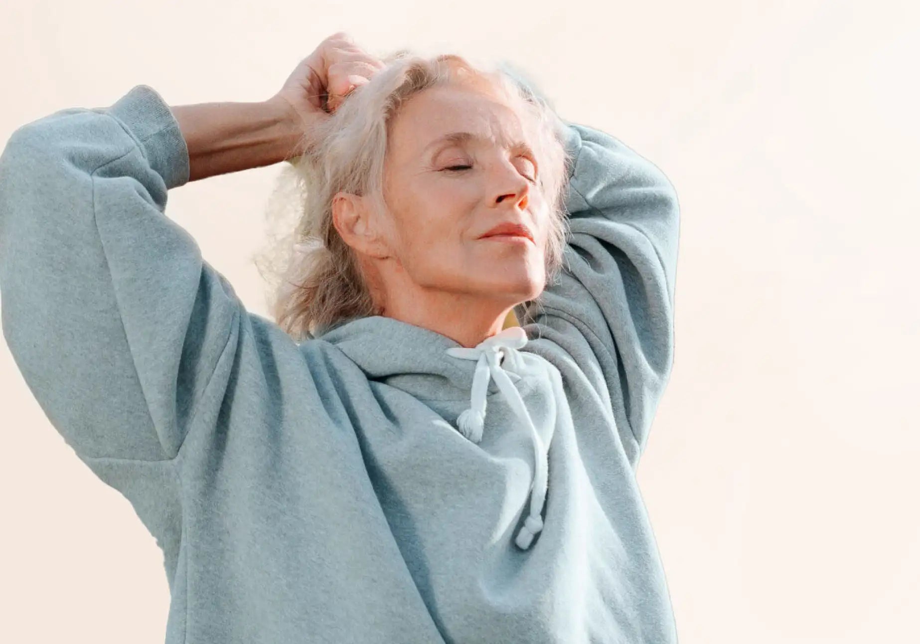 Frau mittleren Alters in ihren Wechseljahren. Informationen zur Menopause.