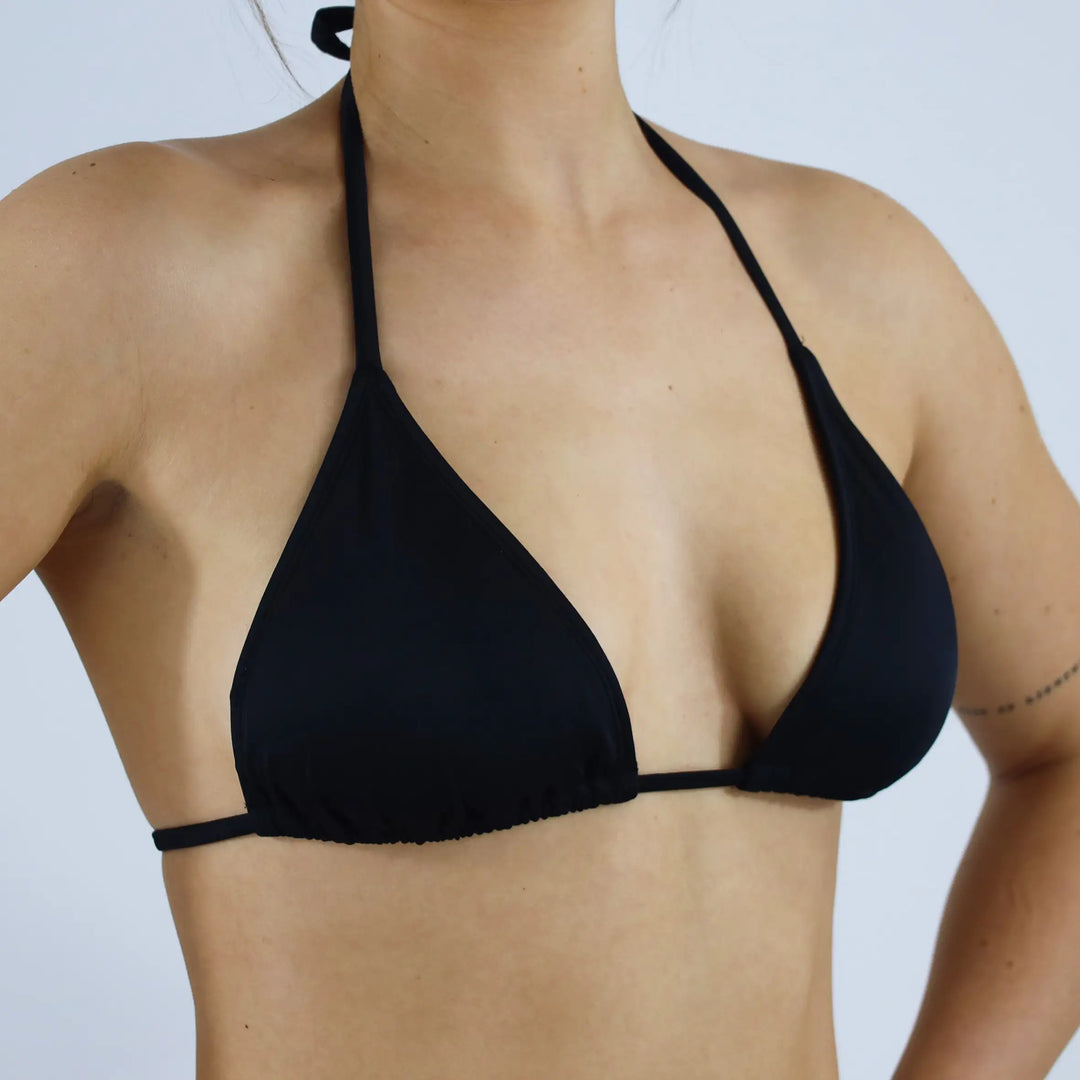 MYLILY Triangel Bikini Oberteil in schwarz. Das klassische, simple Design passt sich perfekt an die Figur an.#farbe_schwarz