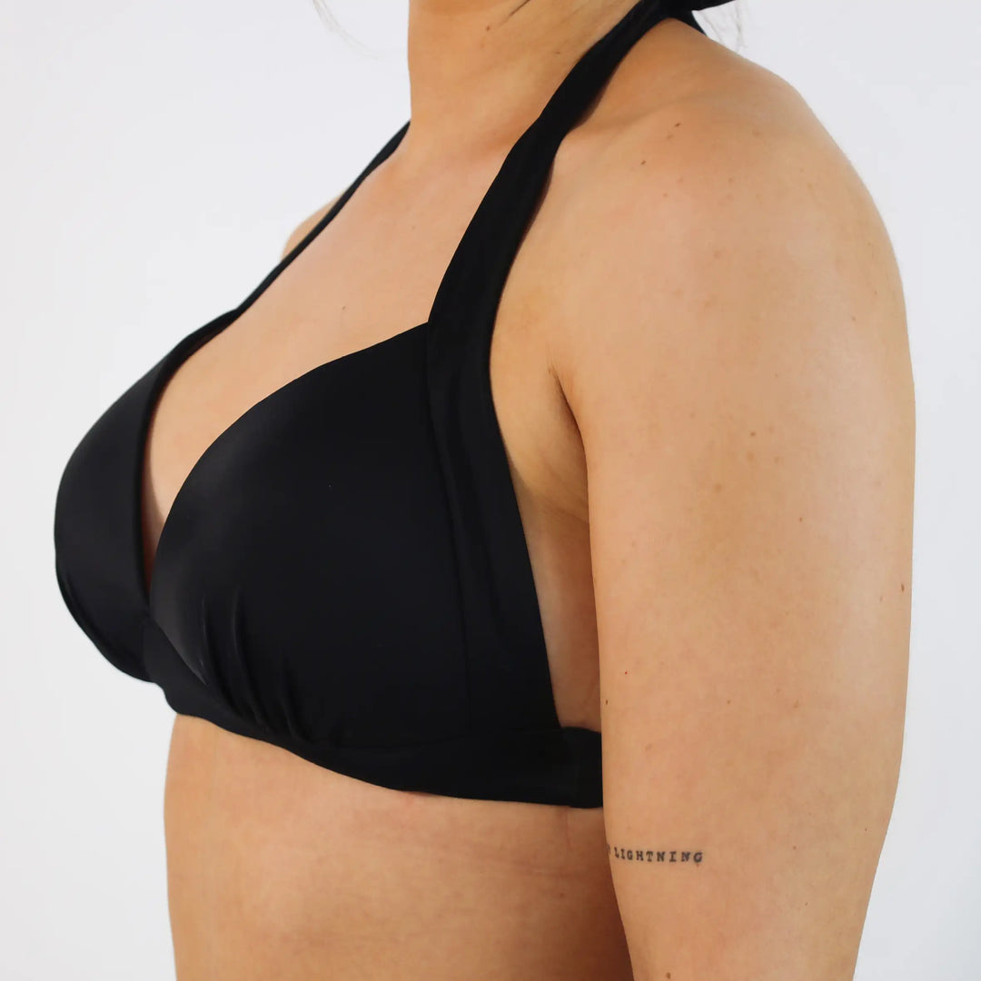 Der schwarze Bandeau Bikini ist das perfekte Bikinioberteil für große Brüste - mit hochwertigem Material, gutem Sitz und langer Lebensdauer bei guter Behandlung.