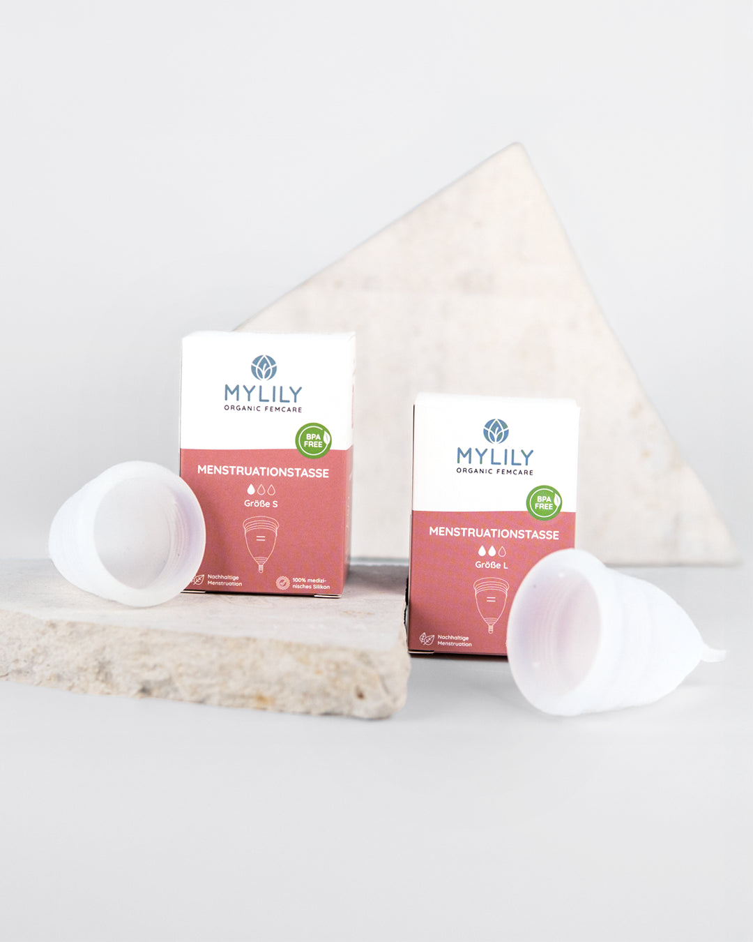 MYLILY Menstruationstassen Set in Größe S und L aus medizinischem Silikon, BPA-frei und nachhaltig – inklusive umweltfreundlicher Verpackung.