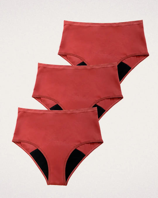 High Waist Hagebutte im 3er Sparset. Dreimal Menstruationsunterwäsche vor weißem Hintergrund.