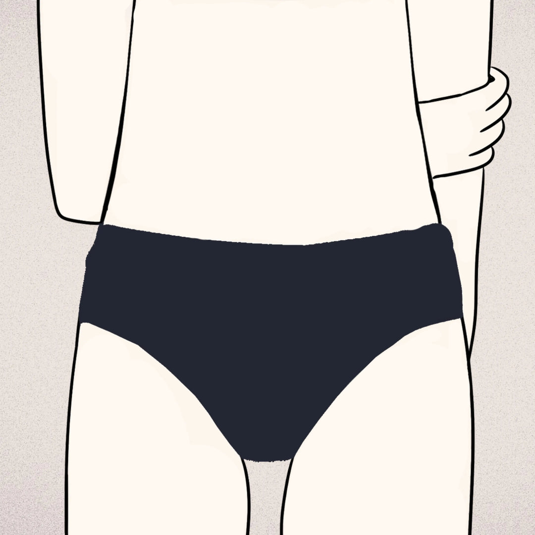 Die Teens Bikini Perioden Unterhose in schwarz. Schlichter Schnitt, der zu vielen Bikini Tops passt.