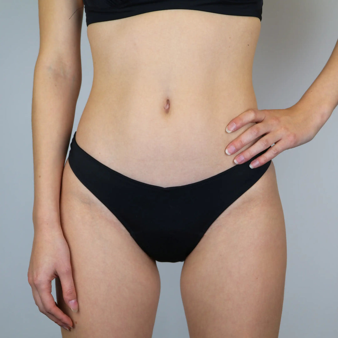 MYLILY Perioden Bikinihose V-shape. Biozid freie Bademode für Damen. Nachhaltige Menstruation Badebekleidung für leichte Tage zu 100% vegan
