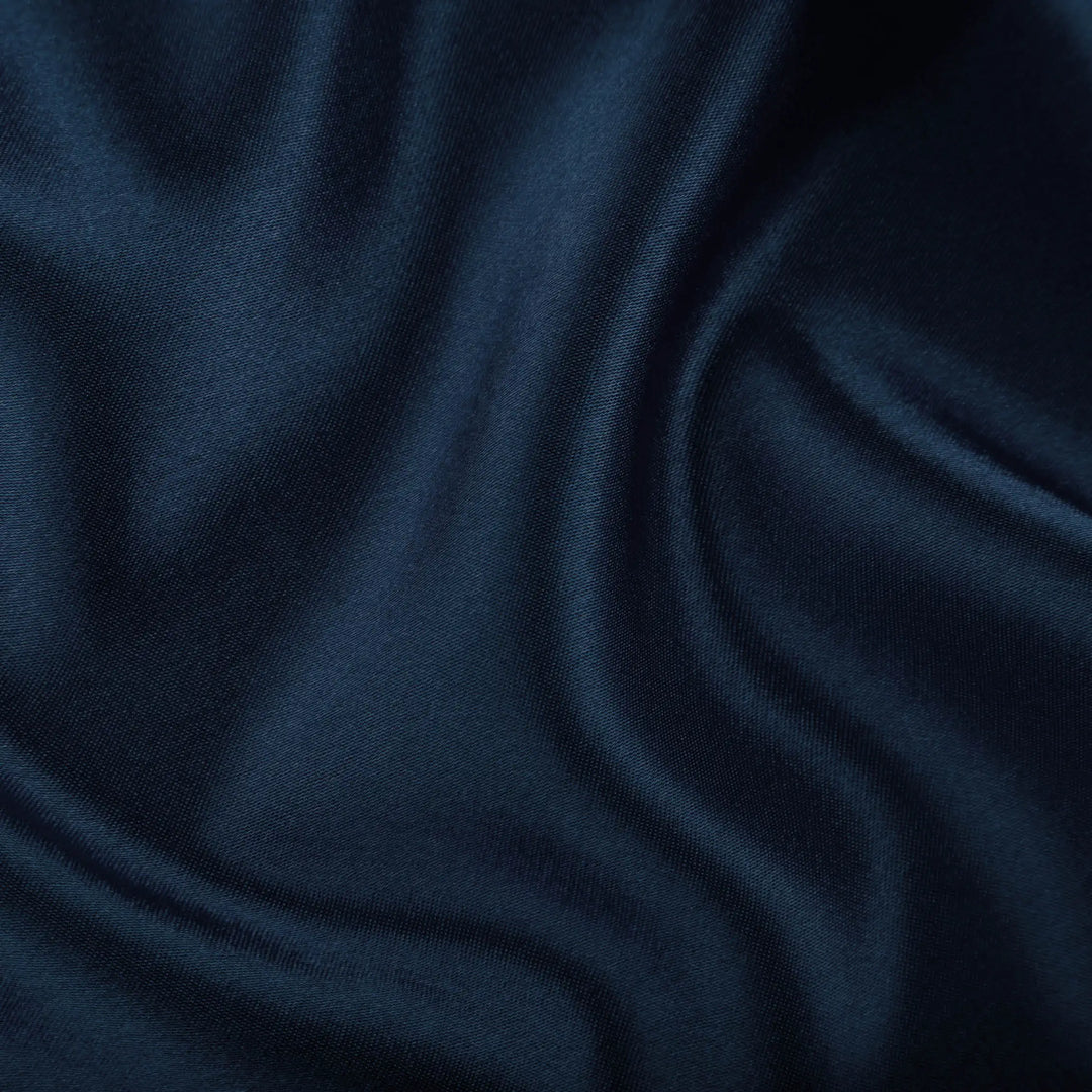 Das angenehme blaue Material des Badeanzugs für Teens. #farbe_dunkelblau