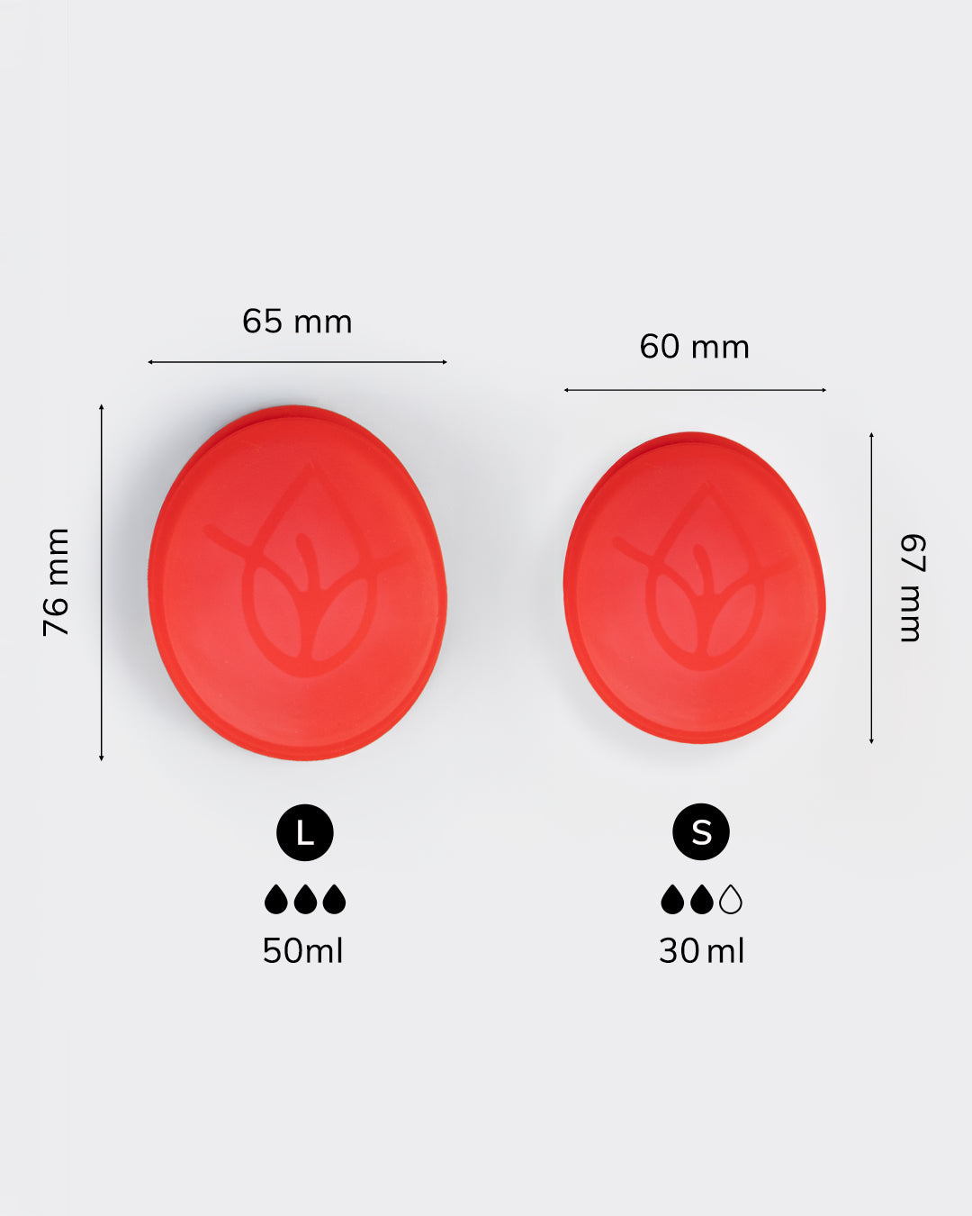 Größe L ist 65mm x 76mm mit Fassungsvermögen von 50ml. Größe S in 60mm x 67mm und Fassungsvermögen von 30ml.