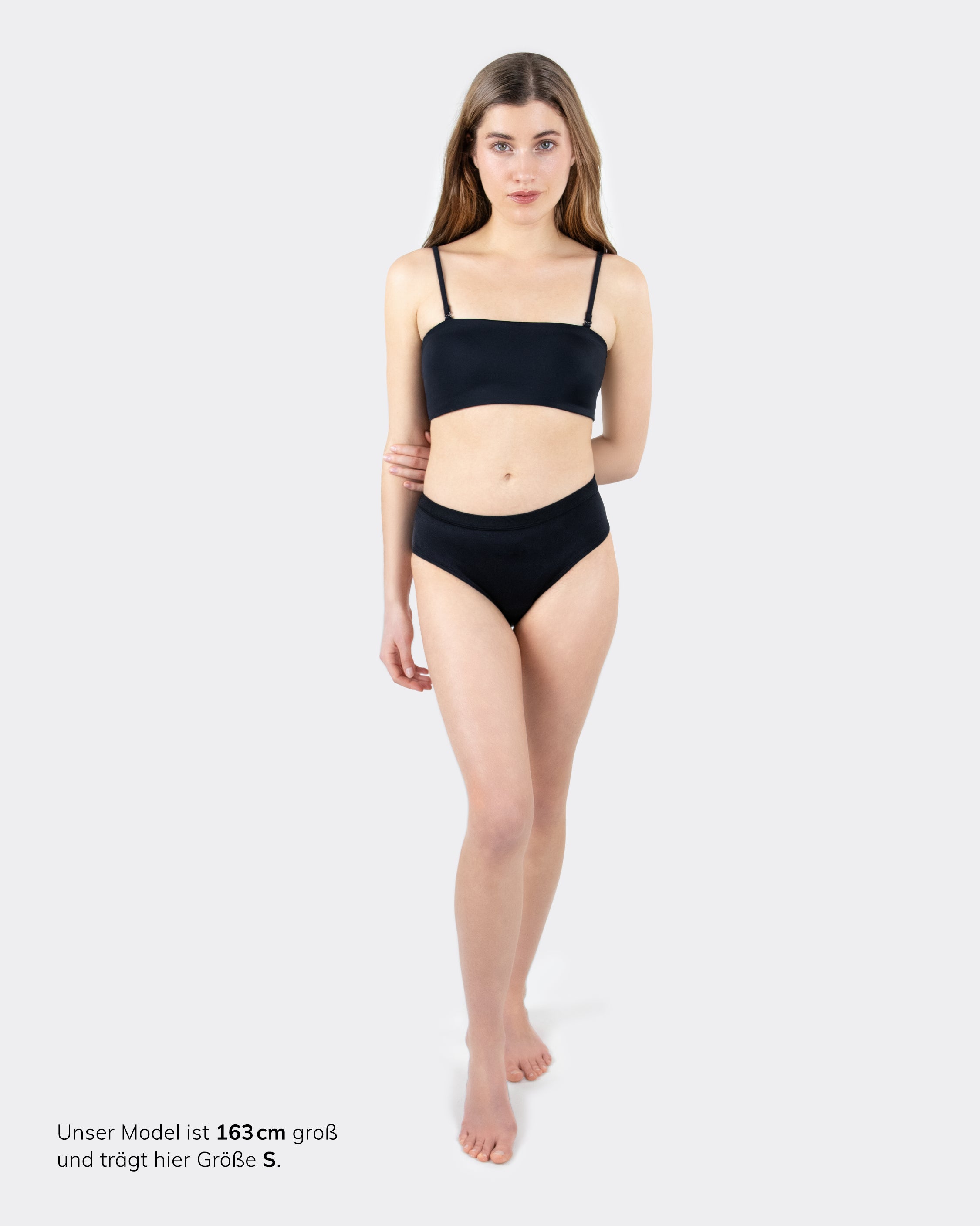 MYLILY Perioden Bikini Set Schwarz – Ganzkörperansicht, Model 163 cm trägt Größe S