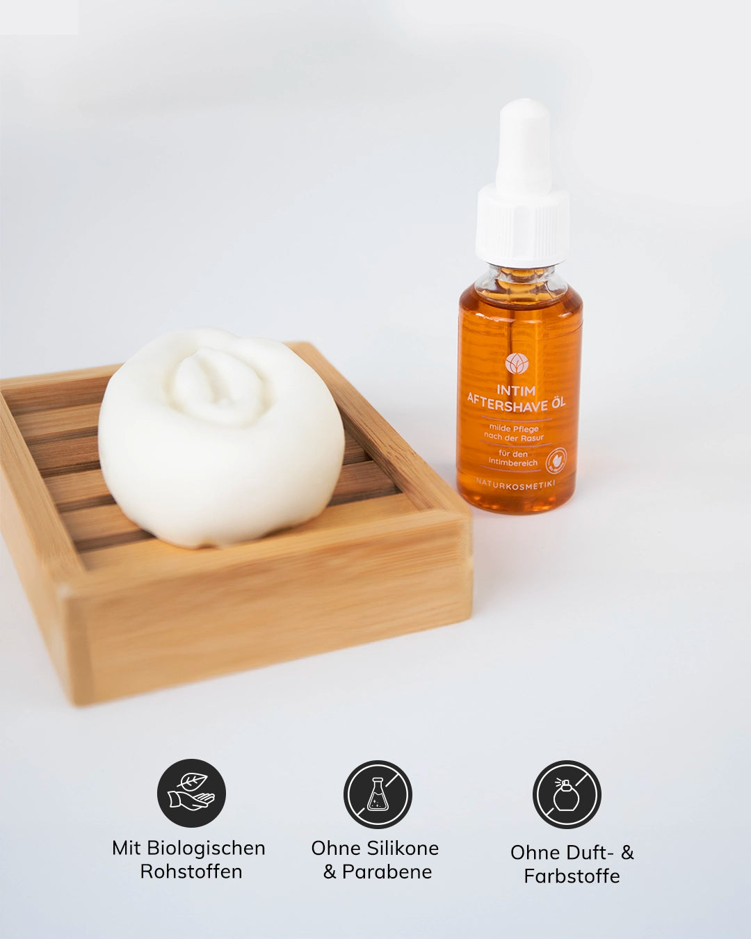 Das Aftershave Öl hilft mit seinen natürlichen Inhaltsstoffen gegen Intimpickel bei der Intimrasur. 