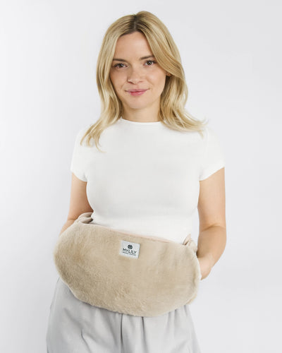 MYLILY Wärmflaschengürtel, Wärmflasche und Wärmflaschenbezug in beige.