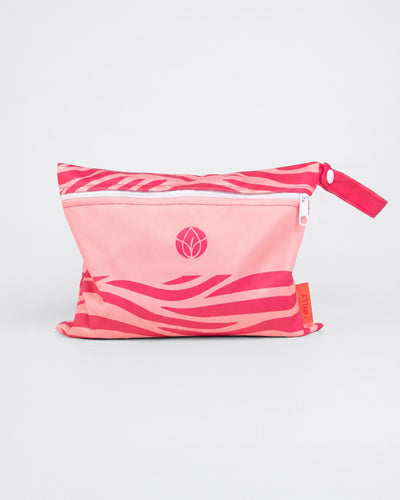 Mylily Wetbag pink mit Zebra-Muster und weißem Reißverschluss – wasserdichte Tasche für nasse Wäsche und Periodenunterwäsche