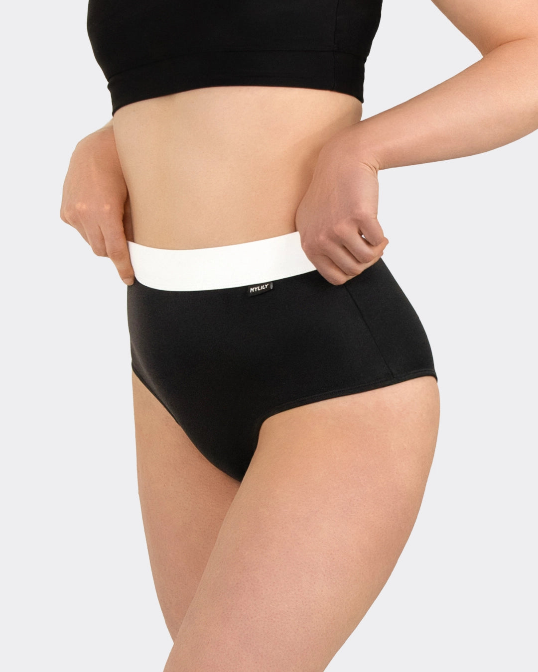 Perioden Bikinhose High Waist schwarz mit weißem Bund. Detaillierte Ansicht von vorne.