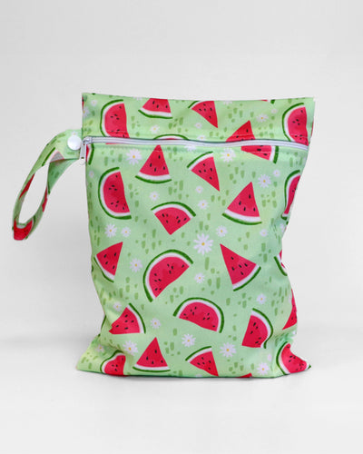 Die MYLILY Wetbag klein. Nachhaltig, praktisch und wasserfest. Die Nasstasche ist aus hochwertigem wasserfesten Material angefertigt. 