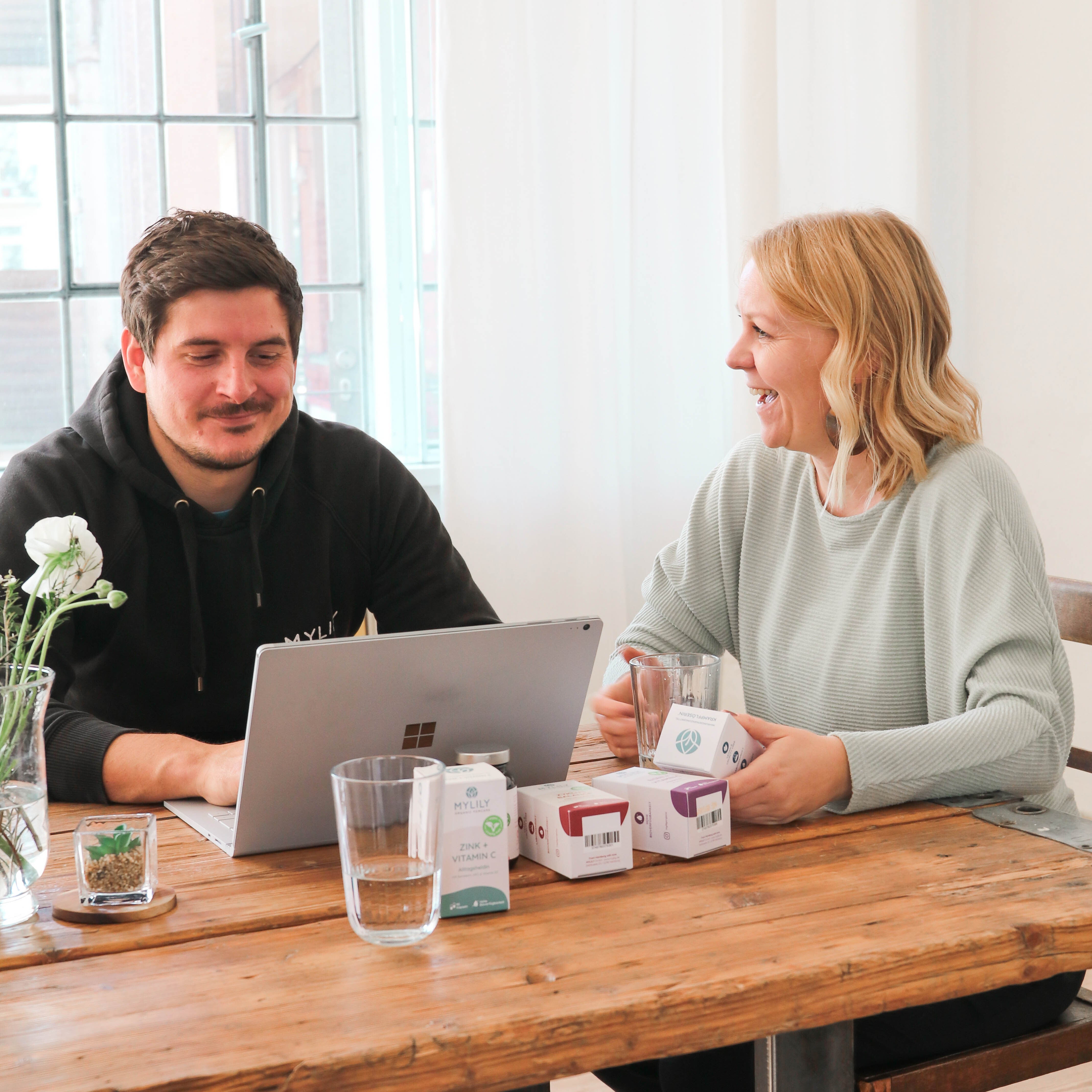 Dennis und Juliane über die Gründungsgeschichte und Mission von MYLILY organic femcare