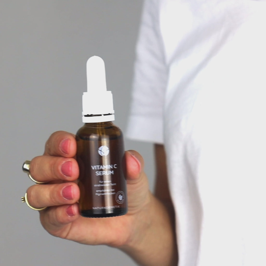 Das MYLILY Vitamin C Serum für den Kollagenaufbau deiner Haut, Falten Verringerung und als Unterstützung für den Heilungsprozess von Unreinheiten und Pickeln.