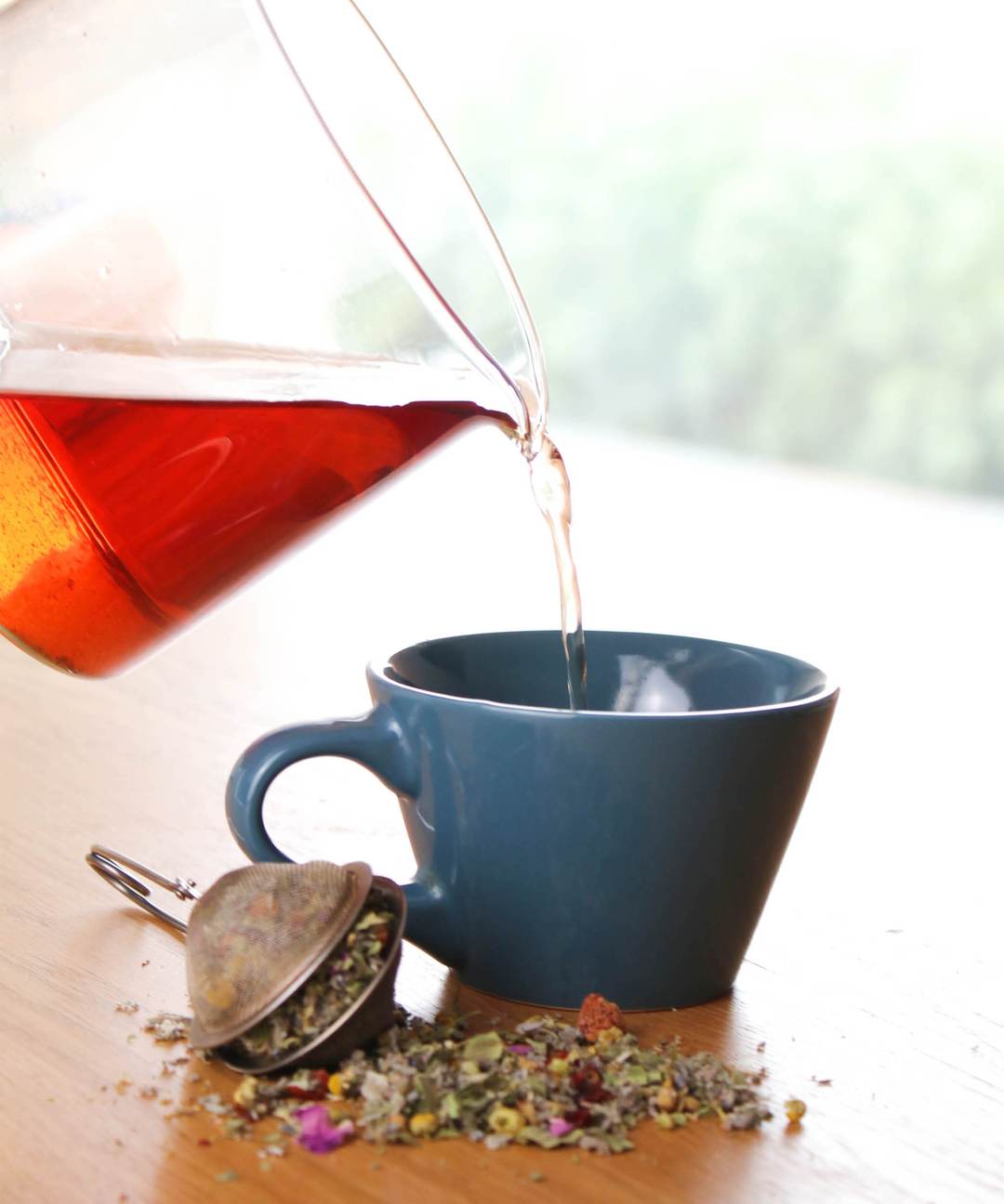 Genieße eine Tasse wohltuenden Tee und entspanne.